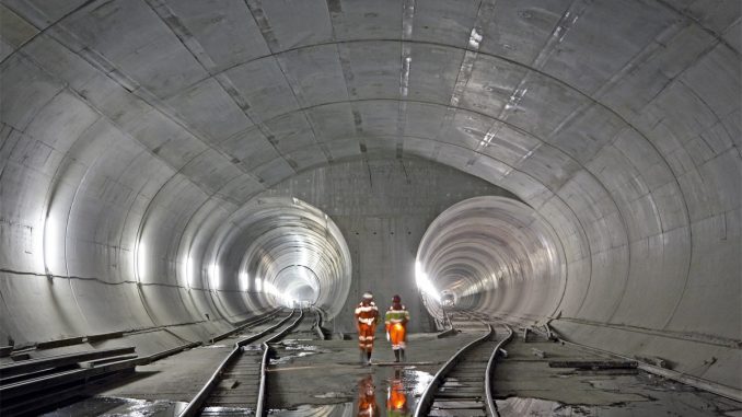 mais longo túnel ferroviário do mundo