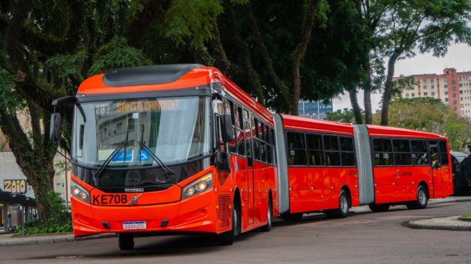 65 ônibus Volvo para Curitiba