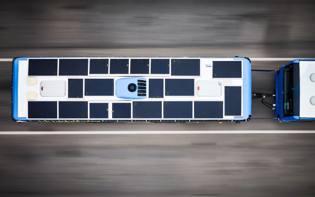 trailer de ônibus solar